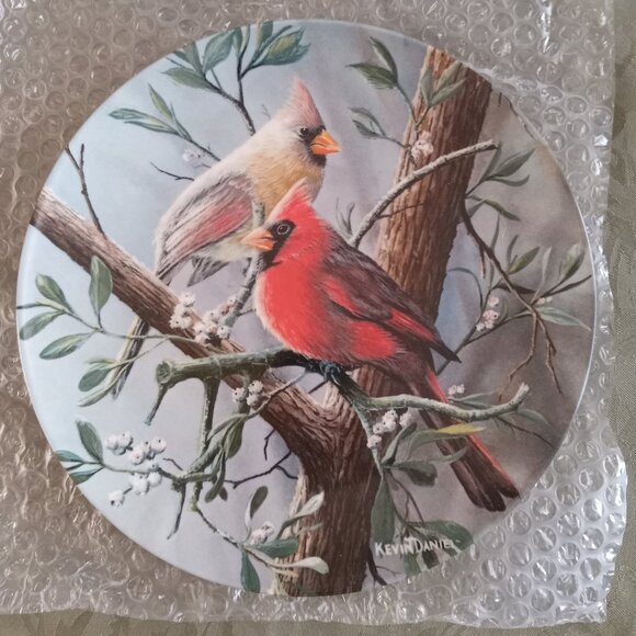 Knowles China Birds of Your Garden Collection "The Cardinal" by Kevin Daniel - Picture 1 of 2
